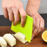 Flour Scraper Pastry Knife Plastic Baking Tools Butter Scraper for Dough Cutting DIY Cake Kitchen Accessories Work Bench Scraper
