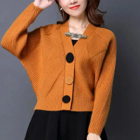 1PCS Fashion Pin Sweater Duck Clip Shawl Women Cardigan Vintage Charm Clothing Gift Blouse Collar