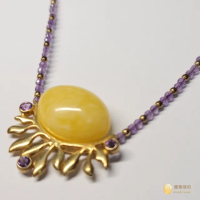 【優雅琥珀】橢圓蛋面型 優美流紋蜜蠟項鍊(鑽切面紫水晶鍊 具鑑定證書)