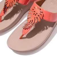 【FitFlop】【618優惠】FINO JUNGLE LEAF TOE-POST SANDALS 熱帶葉飾夾腳涼鞋-女(珊瑚粉)
