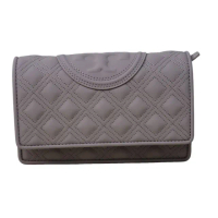 【TORY BURCH】TORY BURCH 霧面菱格鍊帶側肩包(鍊帶側肩包大象灰/贈原廠防塵袋紙袋母親節送禮)