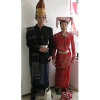 satu set ulos pengantin Simalungun.