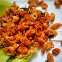 500gr Luker Lumpia Keriuk | Pedas Asin Daun Jeruk Gurih | Cemilan Enak Keripik Food Snack