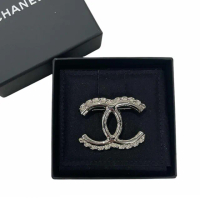 【CHANEL 香奈兒】敲打面鏈條造型大雙C胸針(銀色)