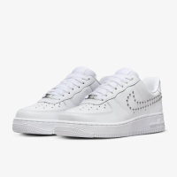 【NIKE 耐吉】運動鞋 休閒鞋 女鞋 WMNS AIR FORCE 1 07 Studded Swoosh 全白 鉚釘 鑽勾 AF1(FQ8887100)