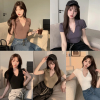 Vogue1 ~พร้อมส่ง~ \DX-9732-H/D15\" เสื้อบอดี้สูท เสื้อไหมพรม ดีเทลหน้าวีแต่งคอปก แขนสั้น ผ้านิ่มใส่ส