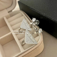 NS.EARRINGS | NS291C - PD CRYSTALS LOGO JEWELS ZIRCONIA EARRINGS คําแนะนําผลิตภัณฑ์ใหม่ของเดือนนี้