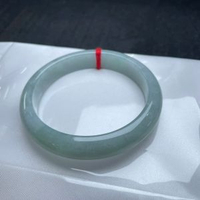 緬甸翡翠晴底翡翠手鐲玉質細膩種老水潤色彩均勻散東方的溫婉韻味