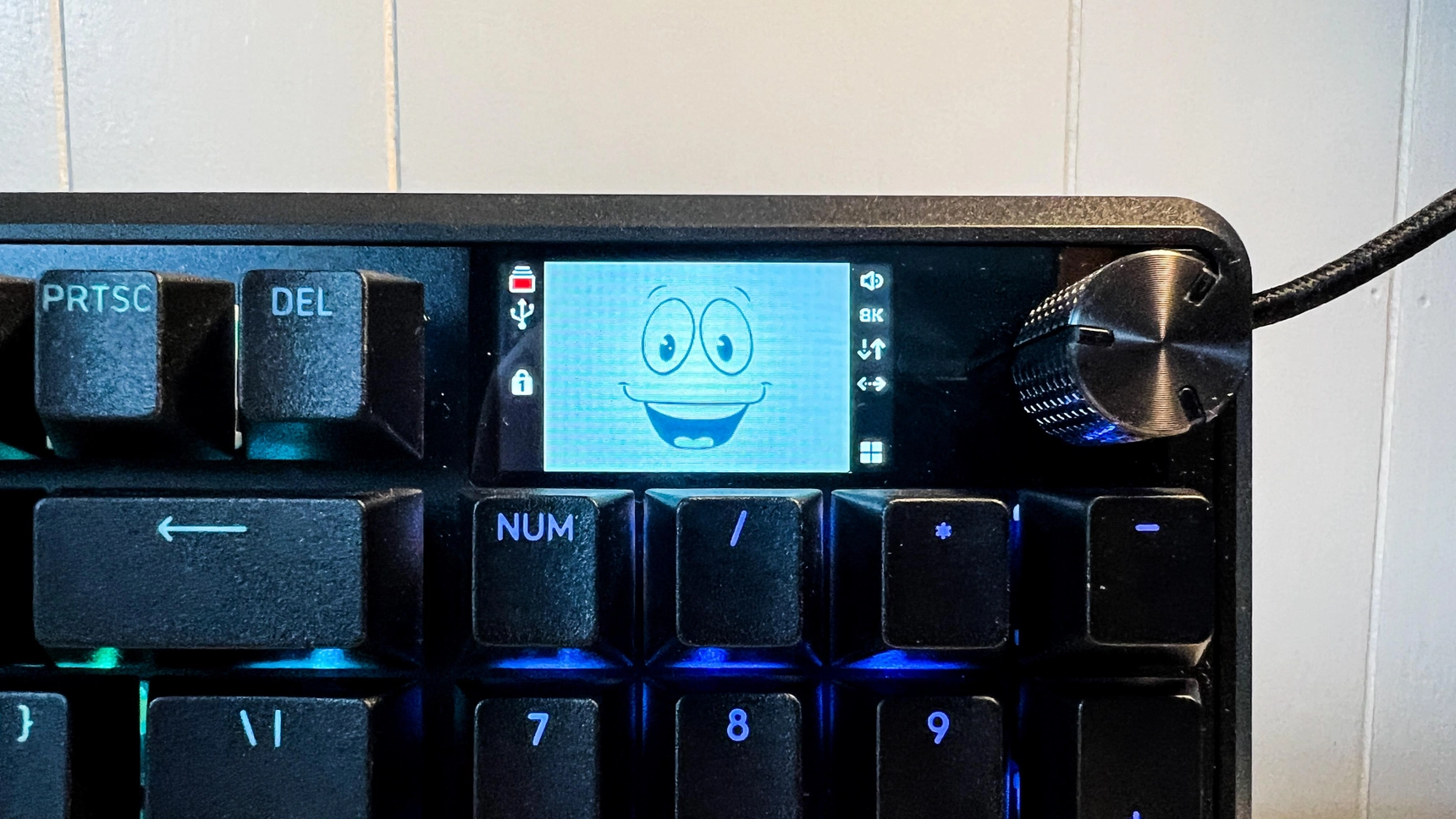 Corsair Vanguard Pro 96 レビュー：LCDスクリーン搭載のプレミアム