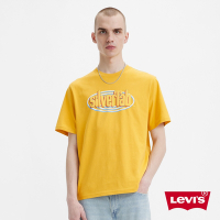 Levis Silver Tab銀標系列 男款 寬鬆版短袖T恤 / 復古點唱機Logo 芥末黃