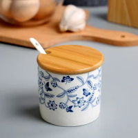 Chinese Style Blue and White Porcelain Seasoning Jar Paprika Storage Box Bottle Salt Shaker