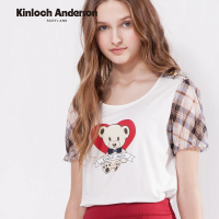 【Kinloch Anderson】小熊愛心格紋配飾短袖上衣 金安德森女裝(KA0885318 白/深藍)