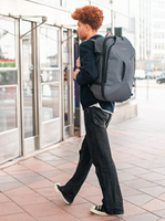 澳洲《Pacsafe》Venturesafe EXP45 Anti-Theft Carry-on Travel Backpack 防盜旅行後背包 (45L) 岩石灰-60322144