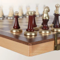 High-grade Solid Beechwood Wood Chessboard International Chess Set 34 Pieces Metal Chess Pieces