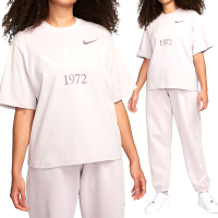 Nike NSW TEE CLASSICS BOXY 女 淺紫 字體 運動 休閒 1972 短袖 FQ6601-019