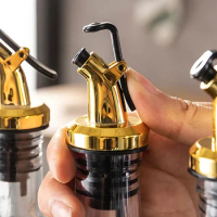 Olive Oil Bottle Sprayer Wine Pourer Sauce Boat Nozzle Liquor Oil Dispenser Leak-Proof Plug Bottle Stopper Kitchen Tool Gadgets