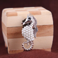 Fashion Animal Pearl Sea Horse Brooch Clothes Silk Scarf Buckle Women's Accessories Exquisite Sea Life Badge Brooches