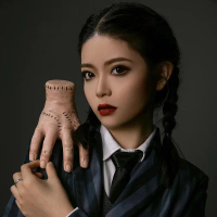 ของเล่นเล่นตลกไวนิลมือ Wednesday Hand, ธีมฮาโลวีน