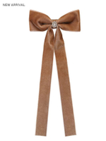 โบว์ติดผม รุ่น ICONIC VELVET BOW BARRETE สี MOCHA MOUSSE
