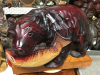 特價轉讓日本北海道木雕熊吃魚，純手工名家作一木雕刻，木料特別