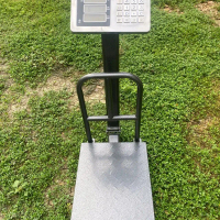 Timbangan Duduk Digital QME Kapasitas 150kg dengan Pagar Pelindung