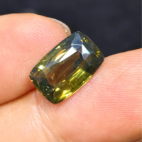 NATURAL GREENISH YELLOW ZIRCON 5.18CTS