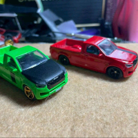 Majorette DMax แดงเขียวแต่ง -เจาะท้อง -ต๊าปเกลียวน็อต -ลงล้อ  -โหลดเตี้ย  -แต่งสติ๊กเกอร์ เปลี่ยนล้อ