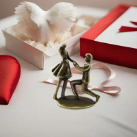 Mini Couple Statue Craft Couple Miniature Proposal Figurine Artistic Sculpture for Dining Room Office Cabinet Bookshelf Women