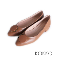 KOKKO精緻素雅圓形飾扣柔軟羊皮包鞋棕色