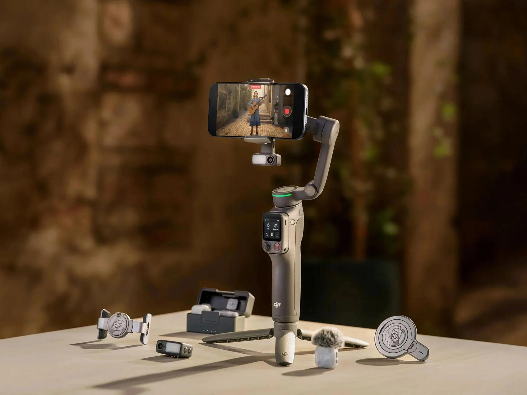 DJI Osmo Mobile 8P が登場、取り外し可能なリモコンを搭載し価格は 