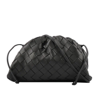 【BOTTEGA VENETA 寶緹嘉】小羊皮MINI POUCH編織雲朵包(黑色)