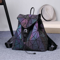 後背包菱格女日本磨砂變色2018新款電腦旅行書包幾何背包
