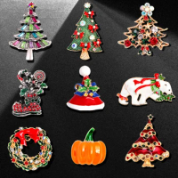 2022 New Christmas Pin Gift Christmas Bell Wreath Snow Star Crystal Brooch Lady Color New Year Brooch