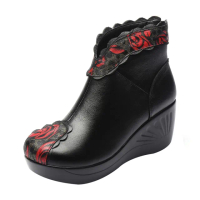 【Vecchio】真皮短靴 坡跟短靴/真皮復古玫瑰印花拼接寬楦坡跟休閒短靴(黑)