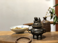 日本中古回流昭和時候高崗純銅精雕獅子孔雀浮雕三足雙耳老銅香爐