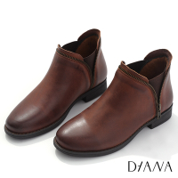 DIANA 3.5cm質感水染雙色牛皮復古拉鍊質感設計低跟短靴-摩卡咖啡