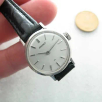 Minimum Vintage small circular mechanical women's watch 1980s seiko（Made in Japan）