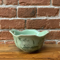 Wadah permen atau mangkok tempat potongan bunga  bahan Celadon dari Baan Celadon, Thailand