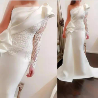 Elegant Off Shoulder Evening Dresses 2024 White Long Sleeve Evening Gowns Satin Encased Evening Dress Applique Formal Dress