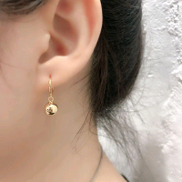 Anting Titanium Clip Wanita Giwang Titanium Menyerupai Mas dengan Desain Elegan dan Tampilan Mewah