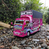 promo besar\an mainan miniatur truk oleng ful lampu stiker mengkilat bonus trepal pasti anak\"suka"