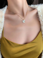 ME14 Kalung Titanium Tahan Karat Kelopak Opal Empat Daun Yang Elegan Untuk Wanita Cocok Untuk Dipaka