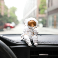宇航員小擺件汽車內飾品男桌面裝飾品北歐創意網紅太空人車載玩偶