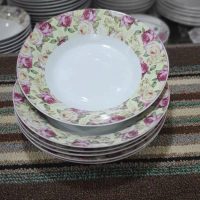 Piring makan Motif Mawar Diameter 23cm Merk Vicenza/ Piring Makan Keramik Import