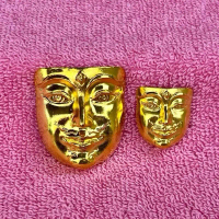 +++แท้ พระลักษณ์ หน้ากากทำจากทองเหลือง มี 2 ขนาด เล็ก 2x2.5 cm. ใหญ่ 3x4 cm.