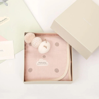 【MARURU】禮盒組 日本製五層紗被嬰兒粉 手搖鈴組(70x50cm 彌月禮盒 新生兒禮盒 出生送禮 新生兒送禮)