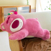 ตุ๊กตาหมีสตรอเบอร์รี่น่ารัก ท่าทางนอนนิ่ม หมอนกอดสีชมพู ตุ๊กตายัดนุ่นนุ่มนิ่ม แบรนด์ที่คอลแลปกับชินน