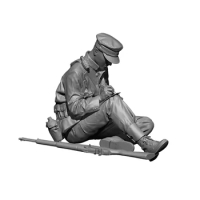 1/35 Scale Unpainted Resin Figure student soldier GK figure