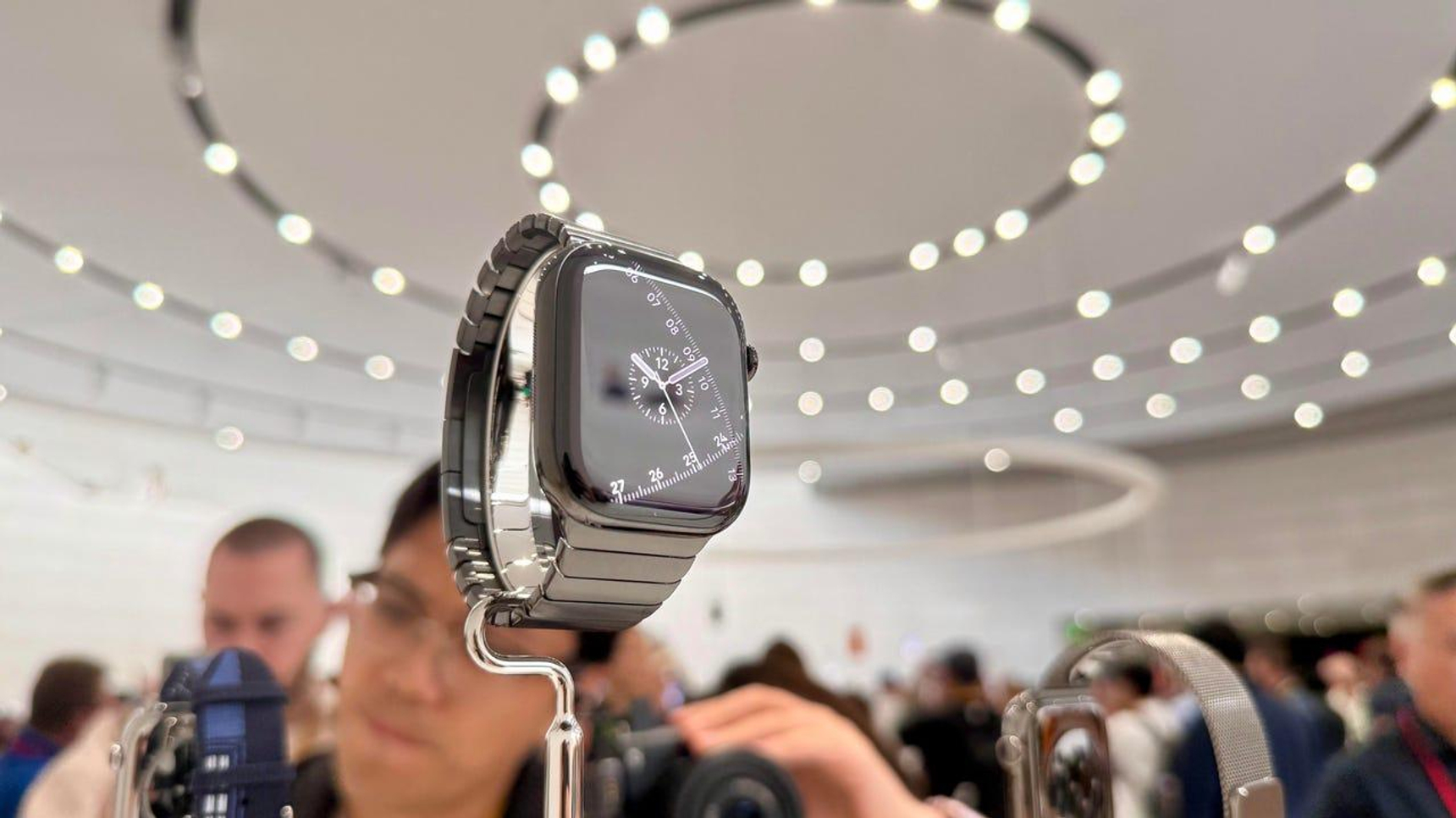 Apple Watch Series 11 vs Series 10 と Galaxy Watch 8：完全比較 