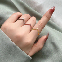 Cincin Zigzag Tiga Warna Berlian Imitasi